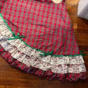 Vintage tree skirt, beautiful taffeta Christmas plaid w/ double lace trim